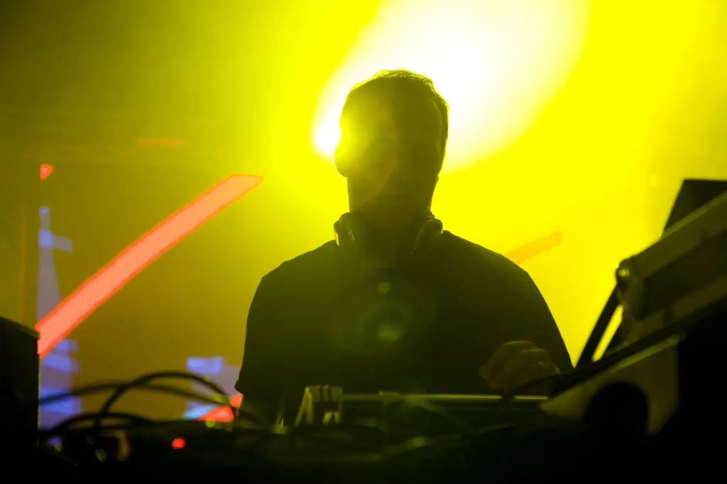 DJ set and crowd at Global Gathering 2009